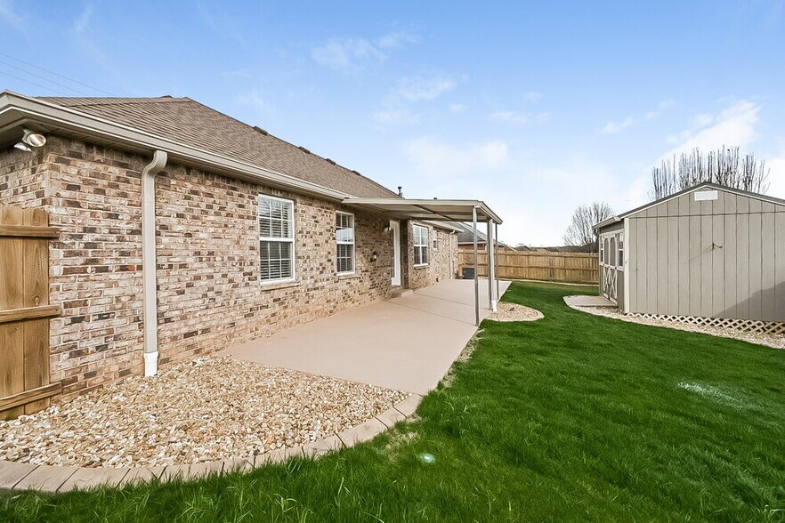 Building Photo - 8003 Westfork Dr