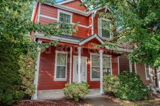 Building Photo - 703 115th St E