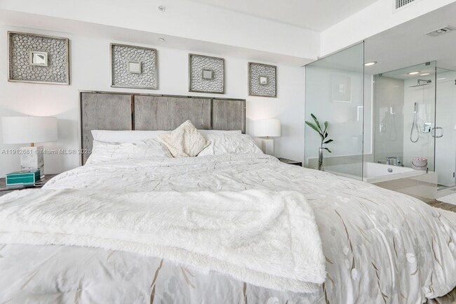 Building Photo - 650 NE 32nd St