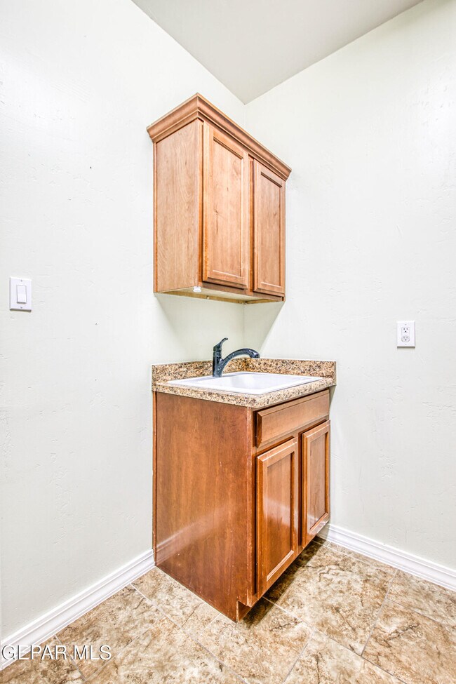 Building Photo - 13401 Emerald Pond Dr