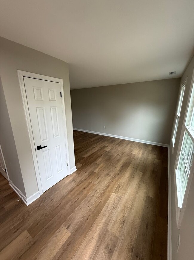 Building Photo - 5853 Suitland Rd