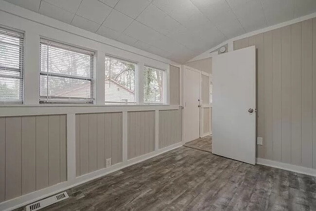 Building Photo - 2659 Harvey Ave