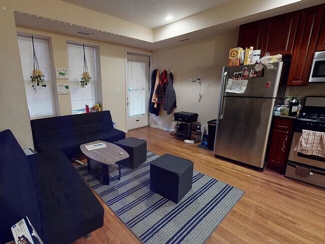 Building Photo - 623 S 42nd St