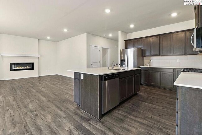 Building Photo - Your Ideal Home in Puyallup Awaits – Peaceful, Modern, Perfectly Located.