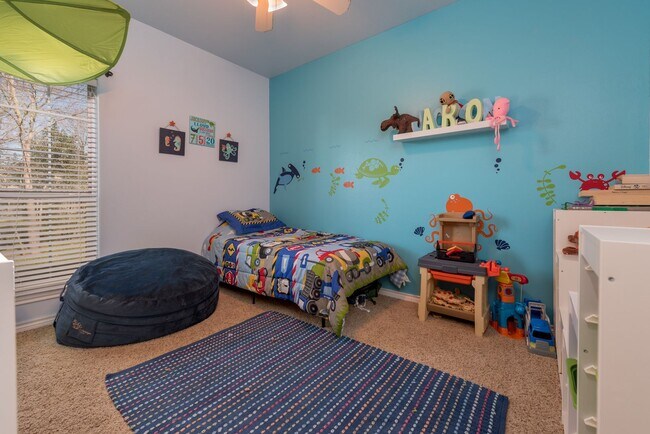 Building Photo - Available August 2026! Beautiful 4 Bed, 2 Bath in a Fantastic Location!