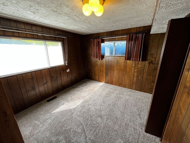 Building Photo - Beautiful 6 Bedroom/4 Bathroom in Centerville