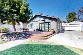 Building Photo - 1843 Las Lunas St