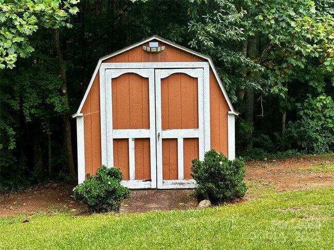 Building Photo - 5591 Wrenn Dr