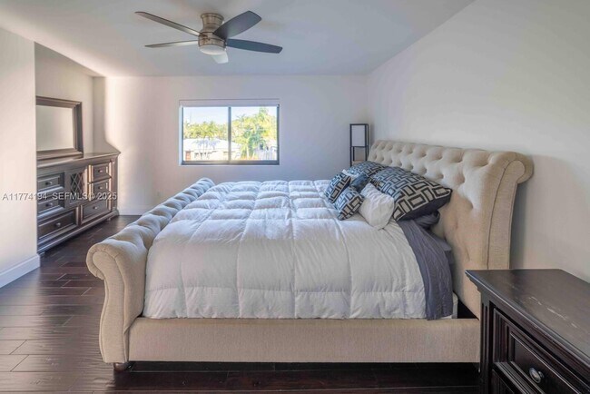 Building Photo - 2809 NE 14th Ave