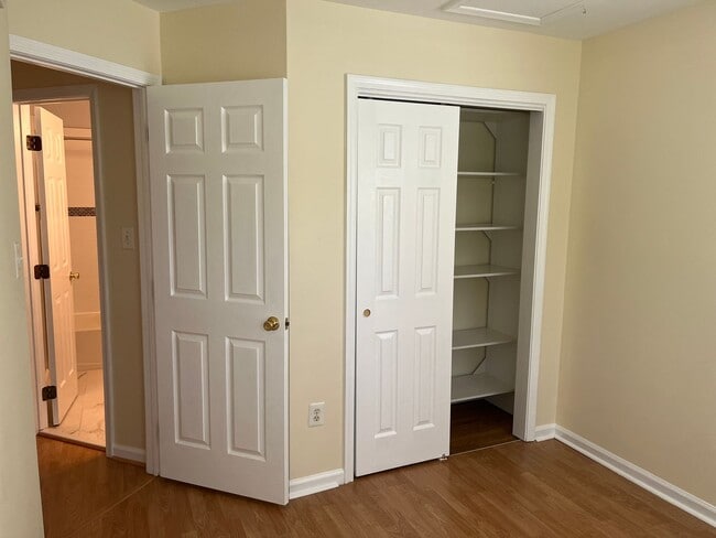 Building Photo - End Unit Townhouse In Centreville