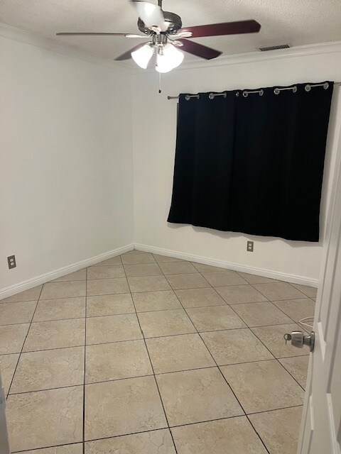 Building Photo - 814 E 6th St