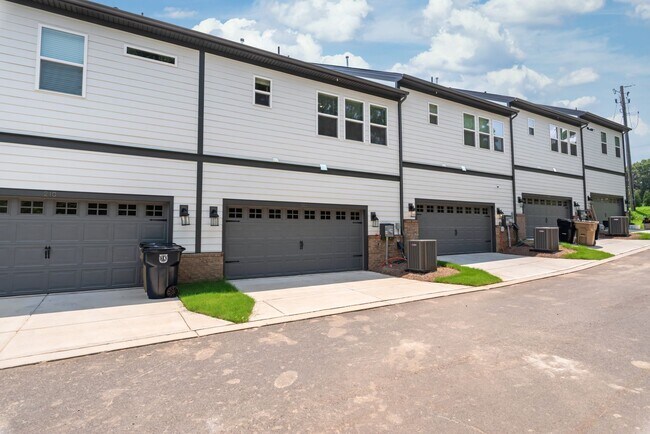 Building Photo - Brand-New 3 Bedroom Townhome in Desirable Indian Trail – Available for Immediate Move-In!