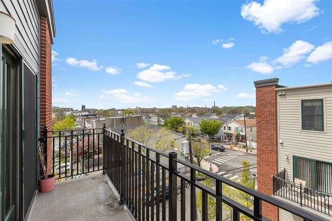 Primary Photo - 22 Ash St