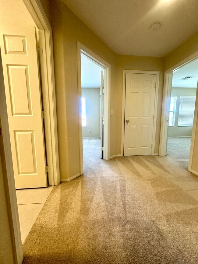 Building Photo - 7607 Pioneer Ranch Ave