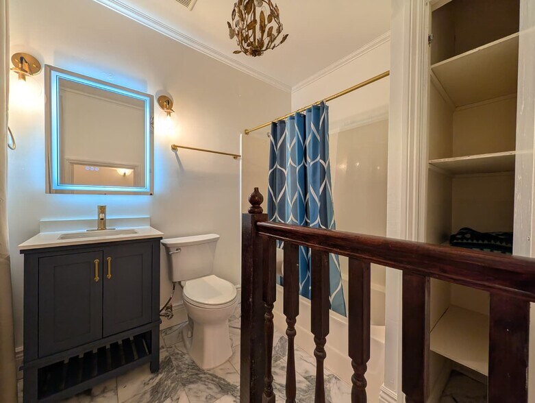 Building Photo - 2010 19th St