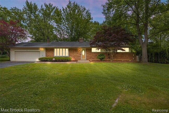 Building Photo - 6695 Lahser Rd