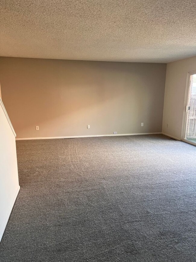 Building Photo - Spacious Three Bedroom Townhome in Westmin...
