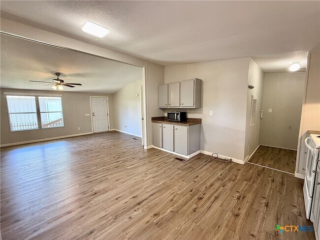 Building Photo - 319 E Zipp Rd