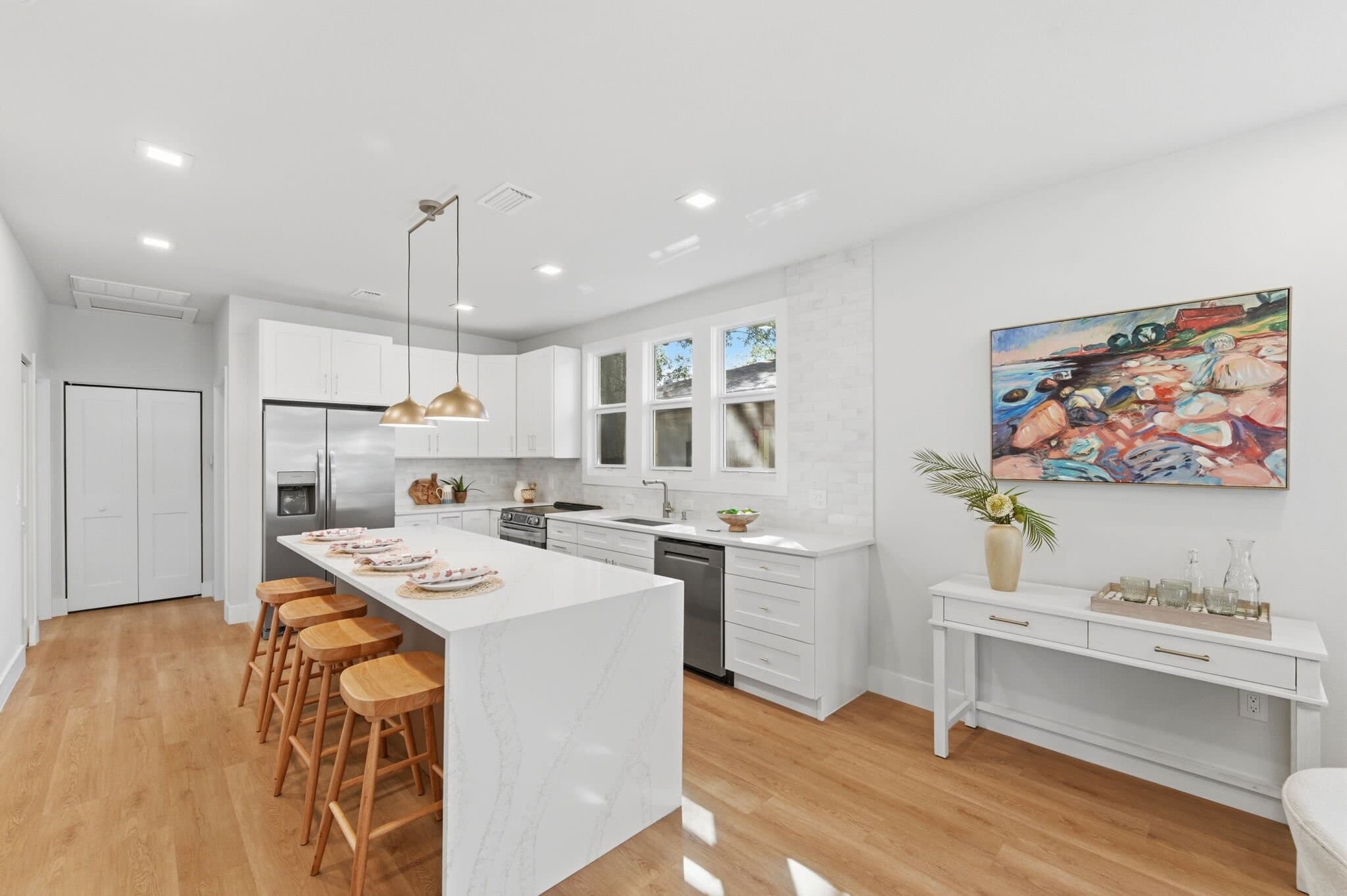 Building Photo - 309 E Selma Ave