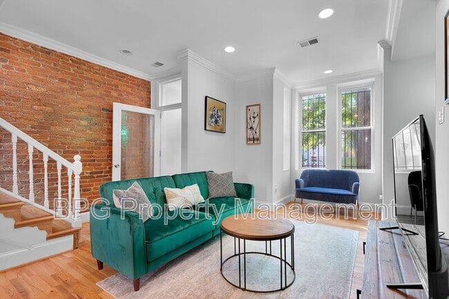 Building Photo - 1037 5th St NE