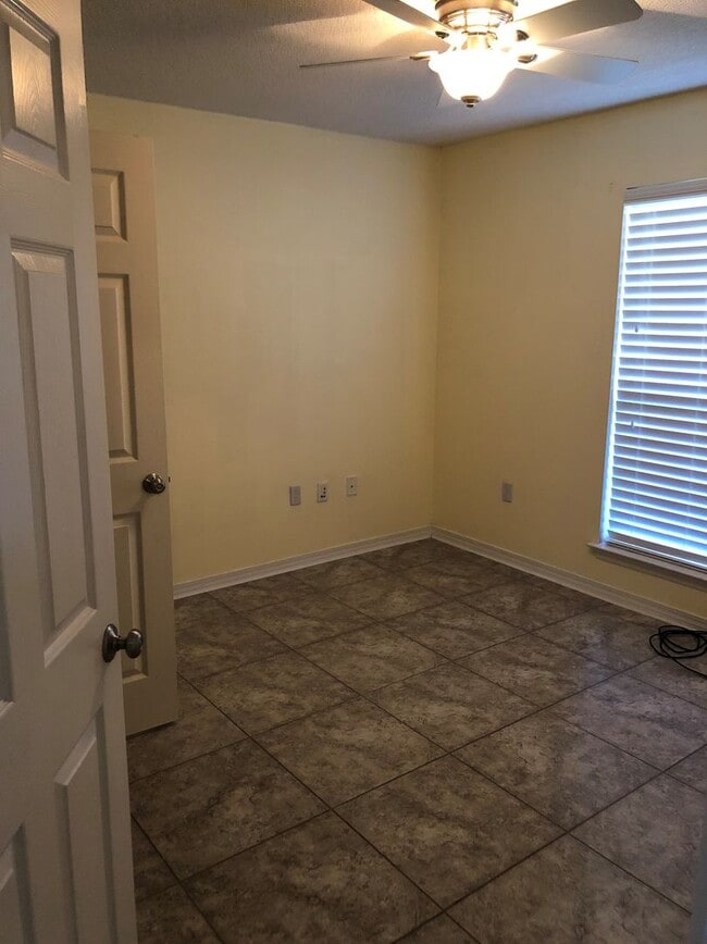 Building Photo - Available July 14, 2026 – 4 Bedroom Home in Navarre!