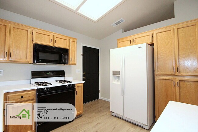 Building Photo - 3527 Savage Dr