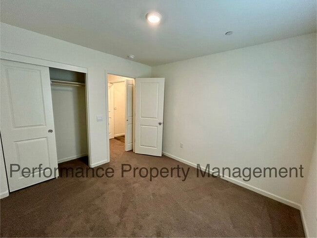 Building Photo - Newer 4 Bed/2 Bath Home w/ Solar, RBP & Se...