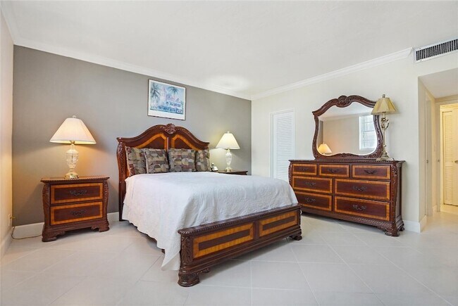 Building Photo - 4250 Galt Ocean Dr