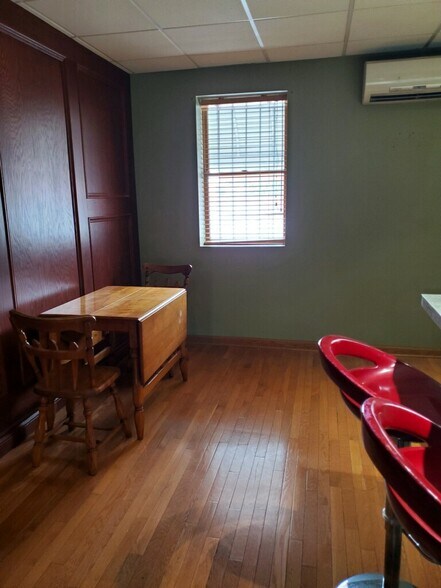 Building Photo - 35 N Saginaw St