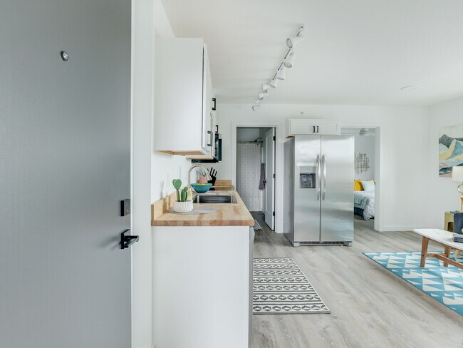 Building Photo - 7710 SE Mitchell St