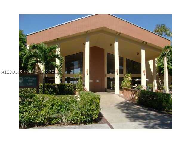 Building Photo - 14221 N Kendall Dr