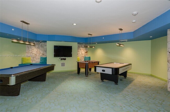 Building Photo - 1121 Crandon Blvd