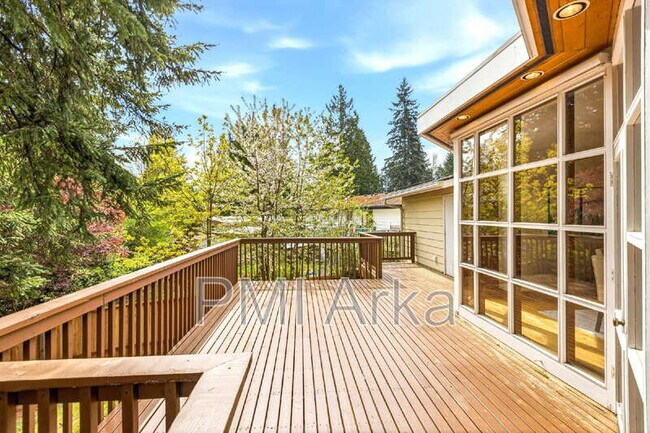 Building Photo - 7020 137th Ave NE