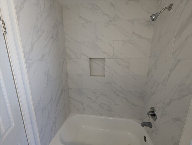 Building Photo - 17602 Crestline Rd