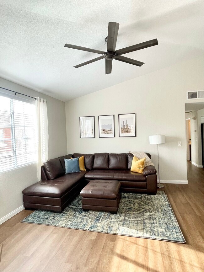 Livin - 1505 Truett St
