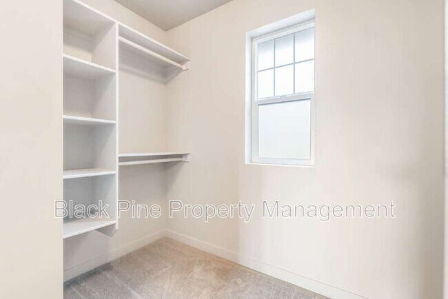 Building Photo - 6049 S Carlburg Ave