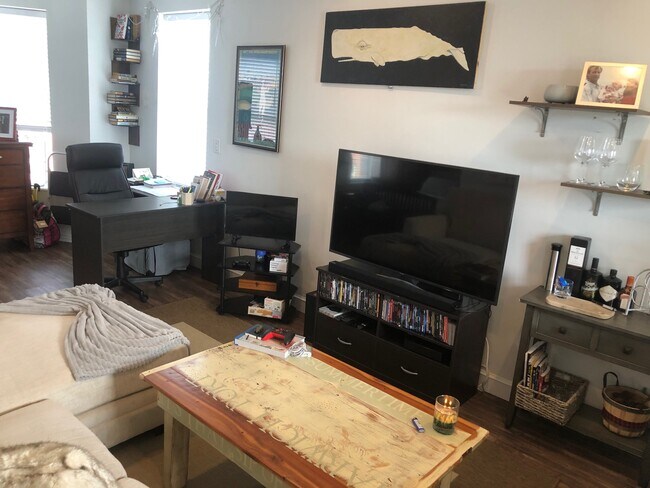 Building Photo - 105 Broadway