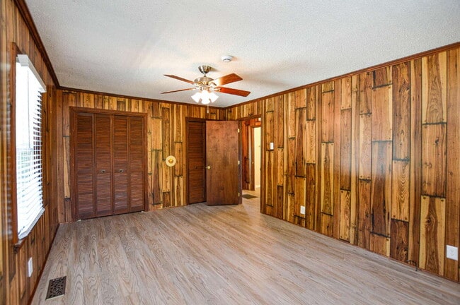 Building Photo - 2-Bedroom Retreat on Country Haven Lane – ...