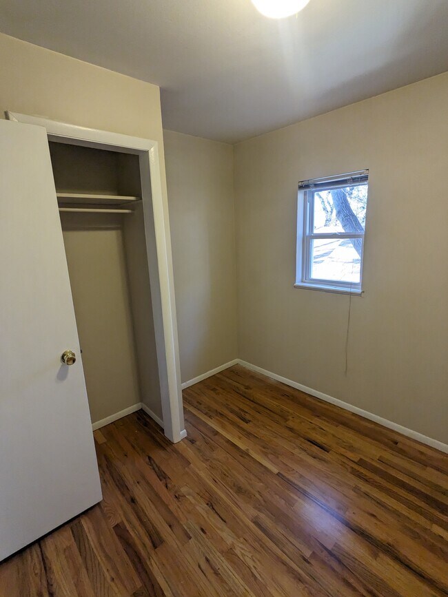 Secondary bedroom - 628 S Washington St