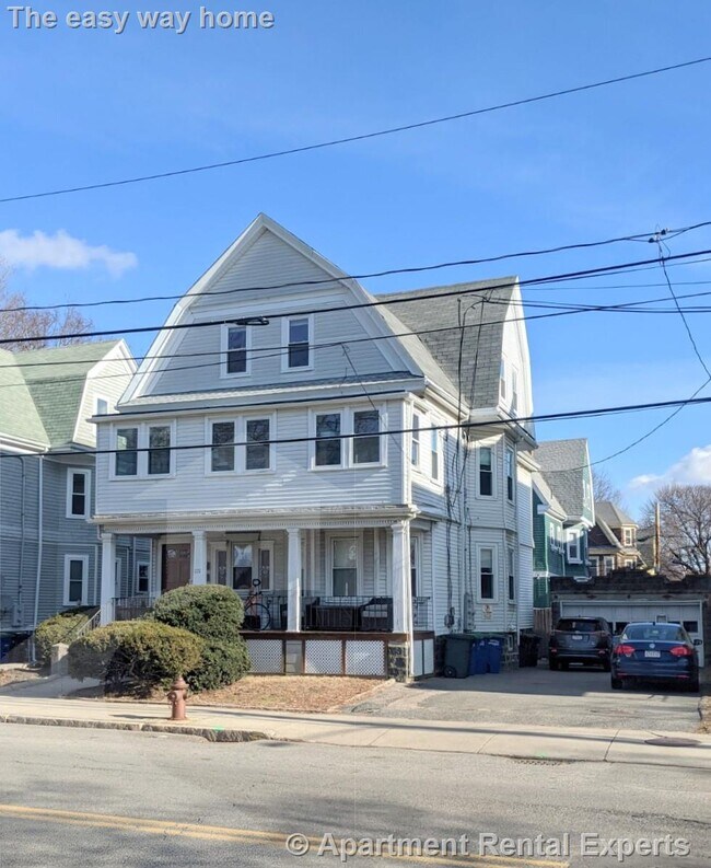 Building Photo - Nicely Updated Top Floor Two Bed Near Davi...