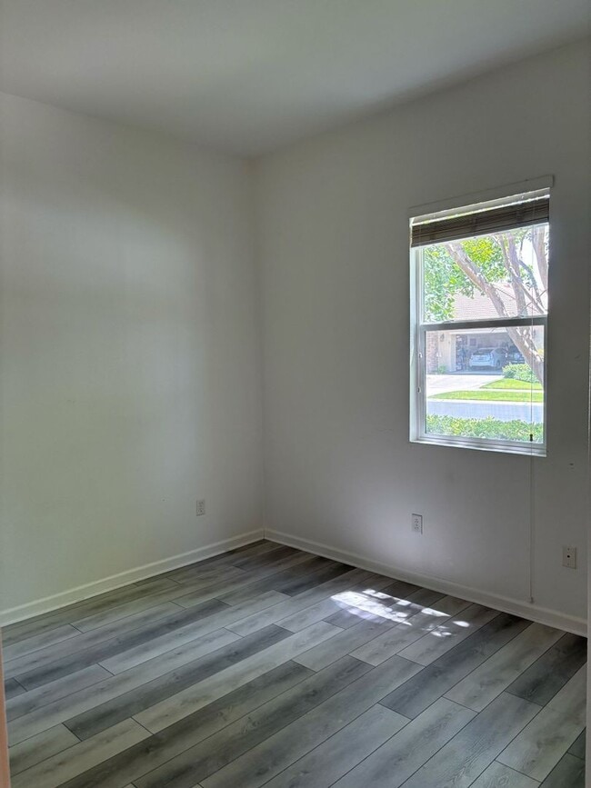 Building Photo - Beautiful & Bright Home in Peaceful 55+ Sa...