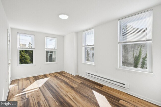 Building Photo - 4447 N 19th St