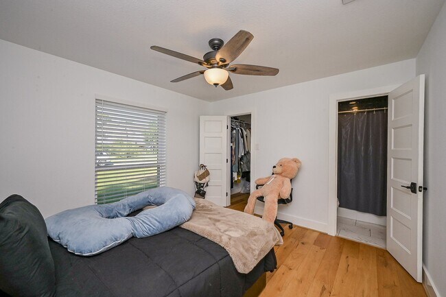 Building Photo - 25602 Yellow Pine Ln