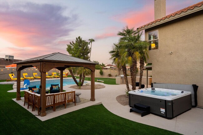 Building Photo - 7804 W Pershing Ave