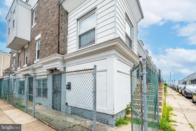 Building Photo - 5763 Pemberton St