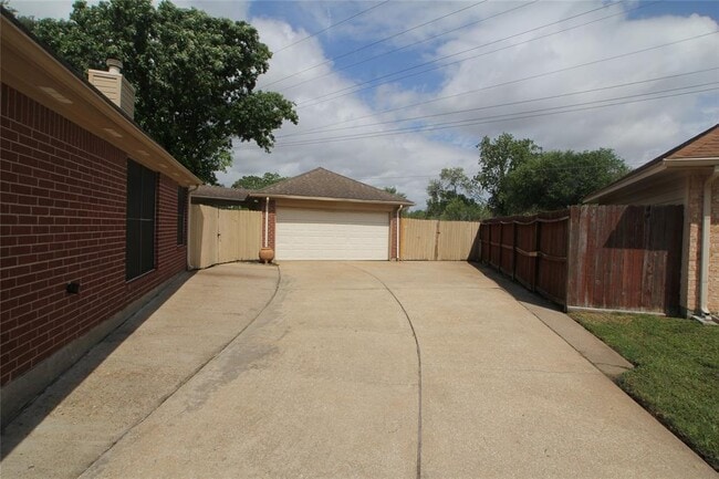 Building Photo - 3438 Brookwood Dr