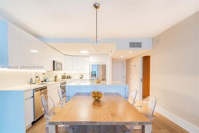 Building Photo - 2301 Collins Ave