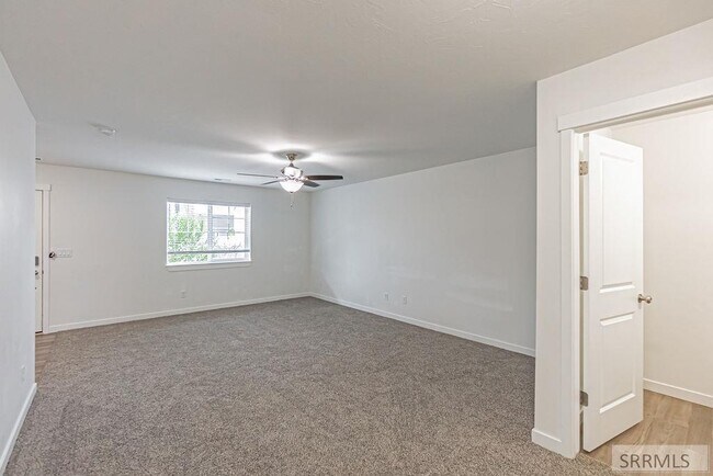 Building Photo - 564 Trails End