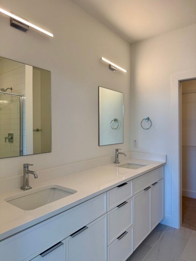 Building Photo - 1408 Sawyer Rd