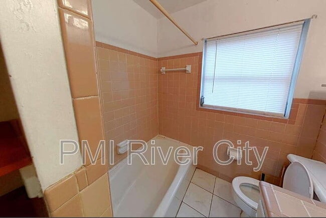 Building Photo - 7473 Greenway Dr